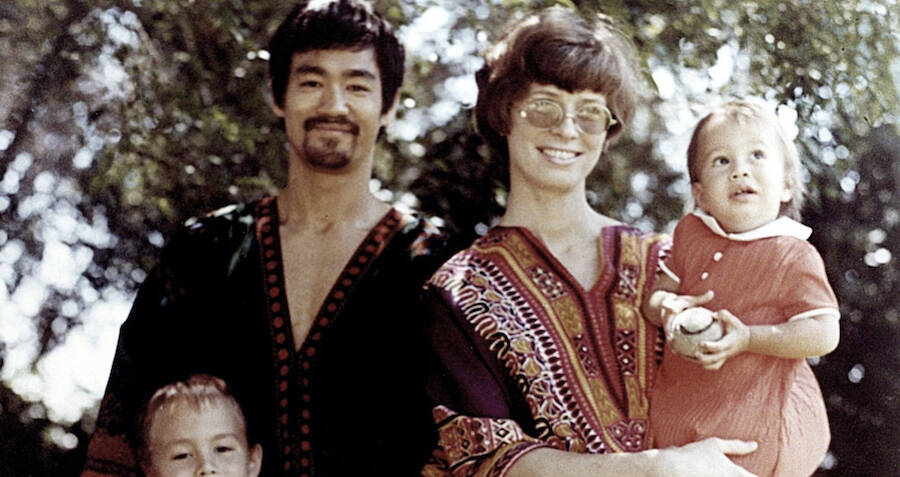 Detail Pictures Of Bruce Lee Wife Nomer 7