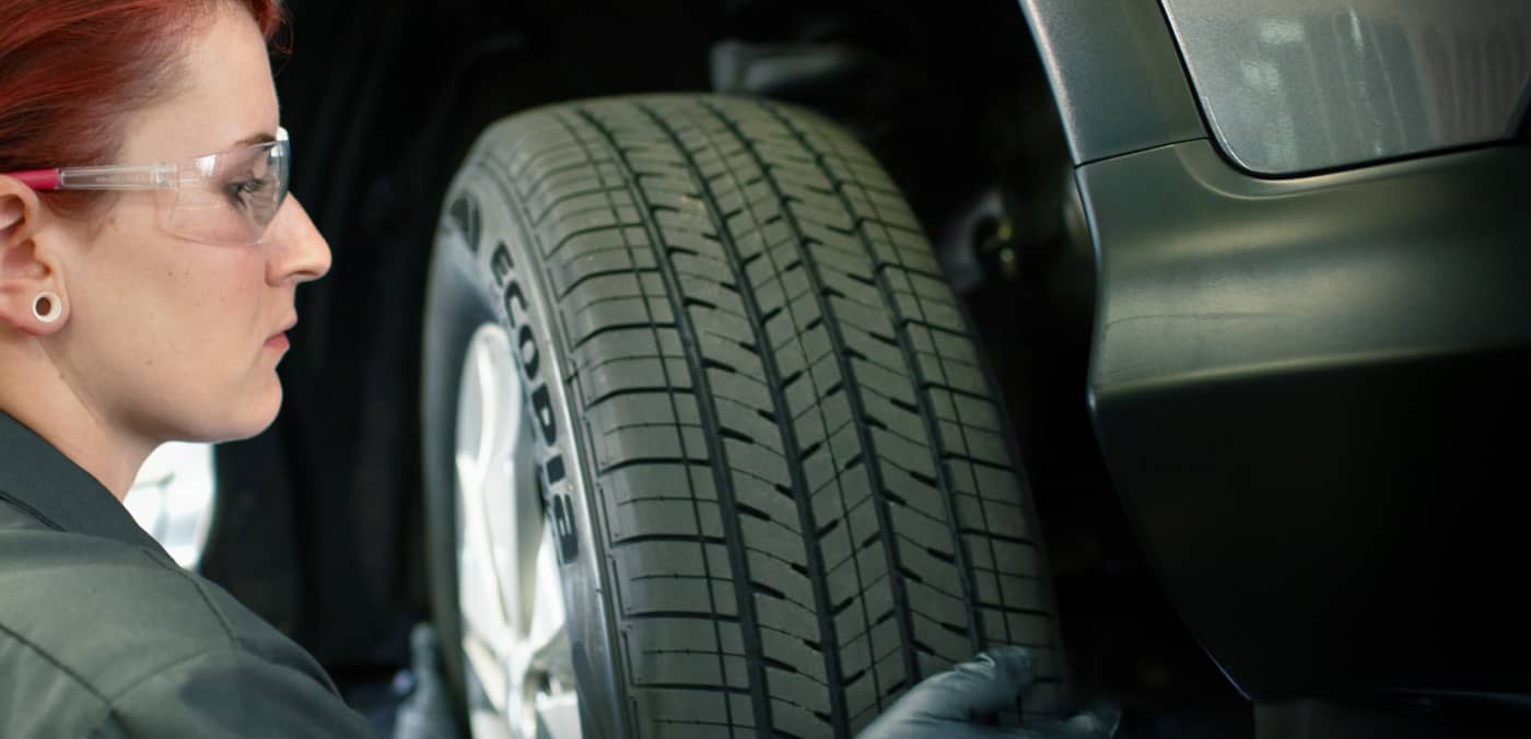 Detail Pictures Of Car Tires Nomer 45