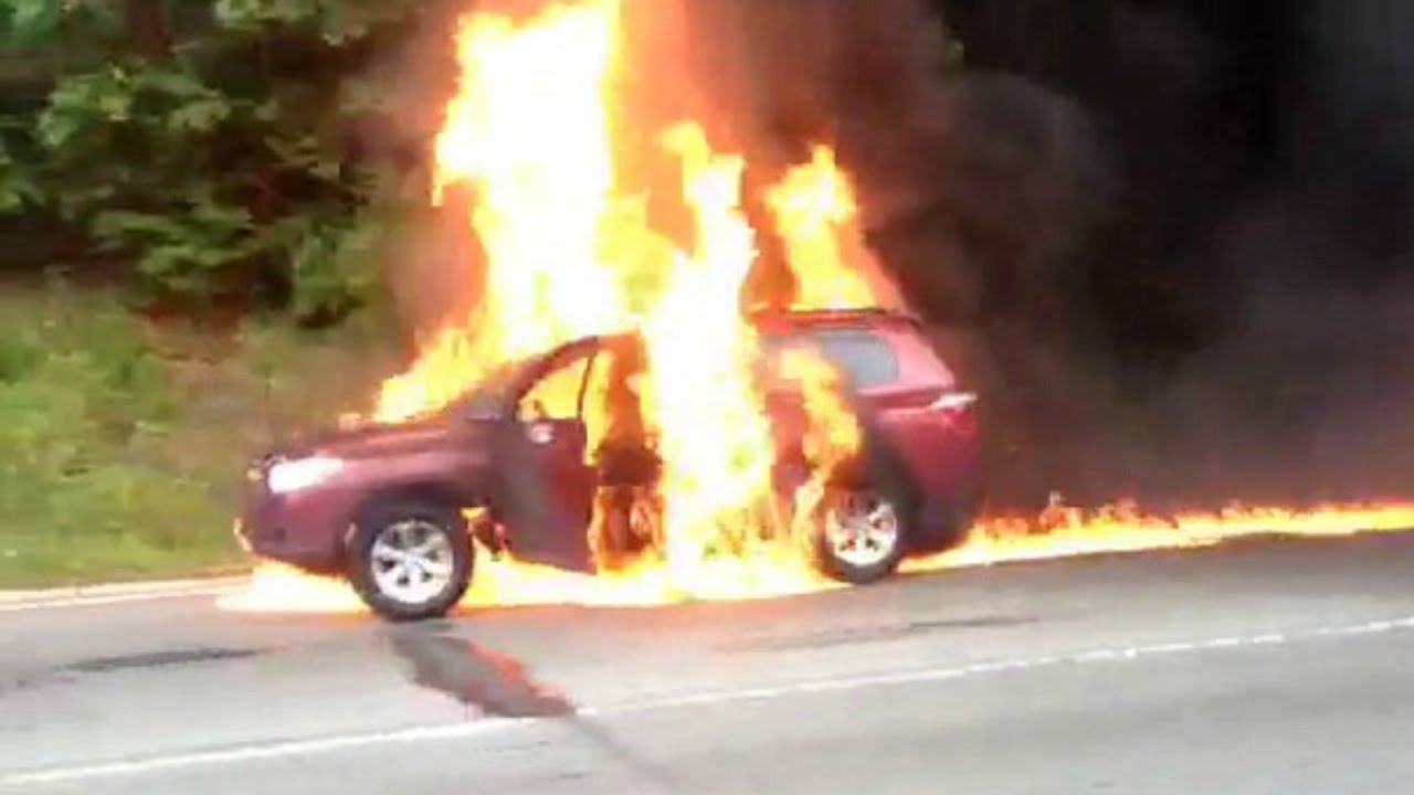 Detail Pictures Of Cars On Fire Nomer 2