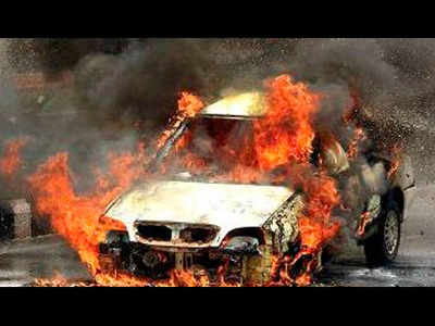 Detail Pictures Of Cars On Fire Nomer 26