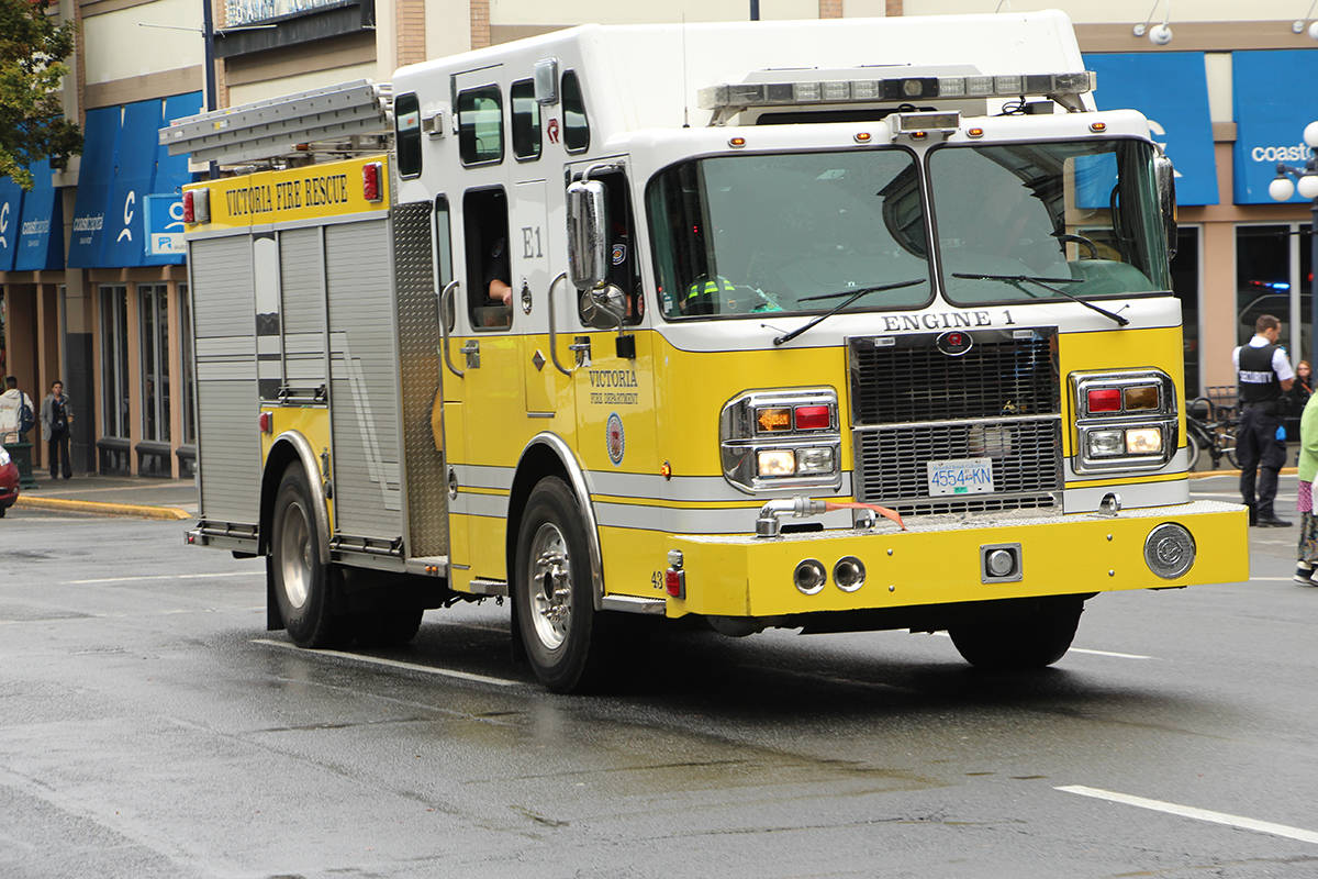 Detail Pictures Of Fire Trucks Nomer 19