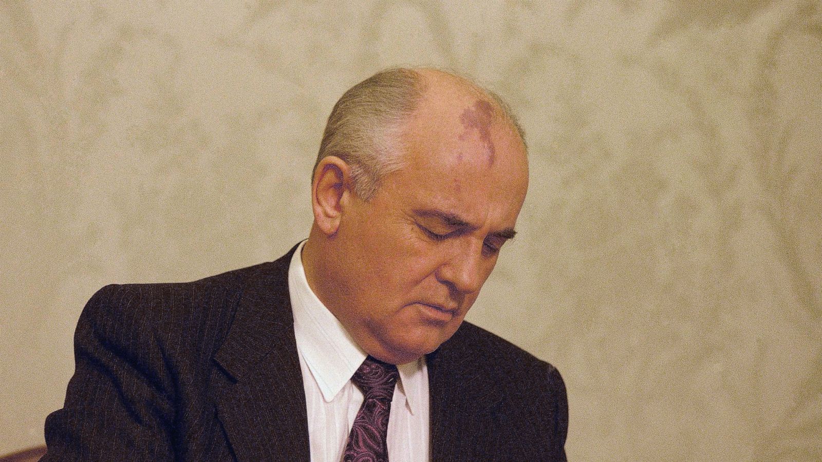 Detail Pictures Of Gorbachev Nomer 16