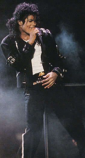 Detail Pictures Of Michael Jackson Singing Nomer 24