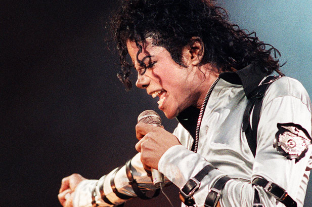 Detail Pictures Of Michael Jackson Singing Nomer 29