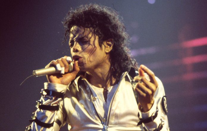 Detail Pictures Of Michael Jackson Singing Nomer 35