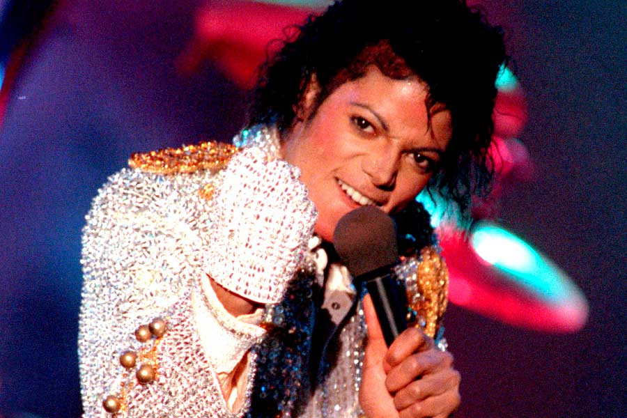 Detail Pictures Of Michael Jackson Singing Nomer 40