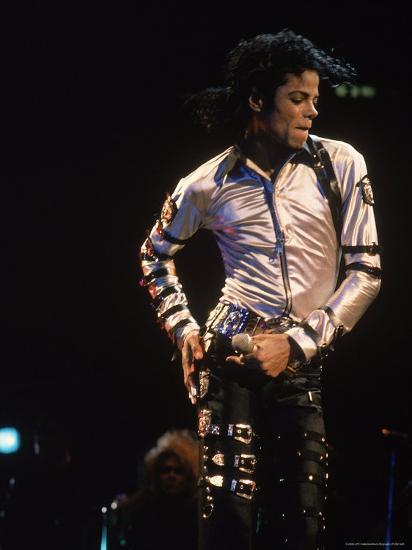 Detail Pictures Of Michael Jackson Singing Nomer 49