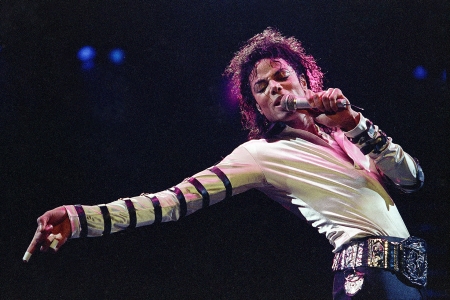 Detail Pictures Of Michael Jackson Singing Nomer 8