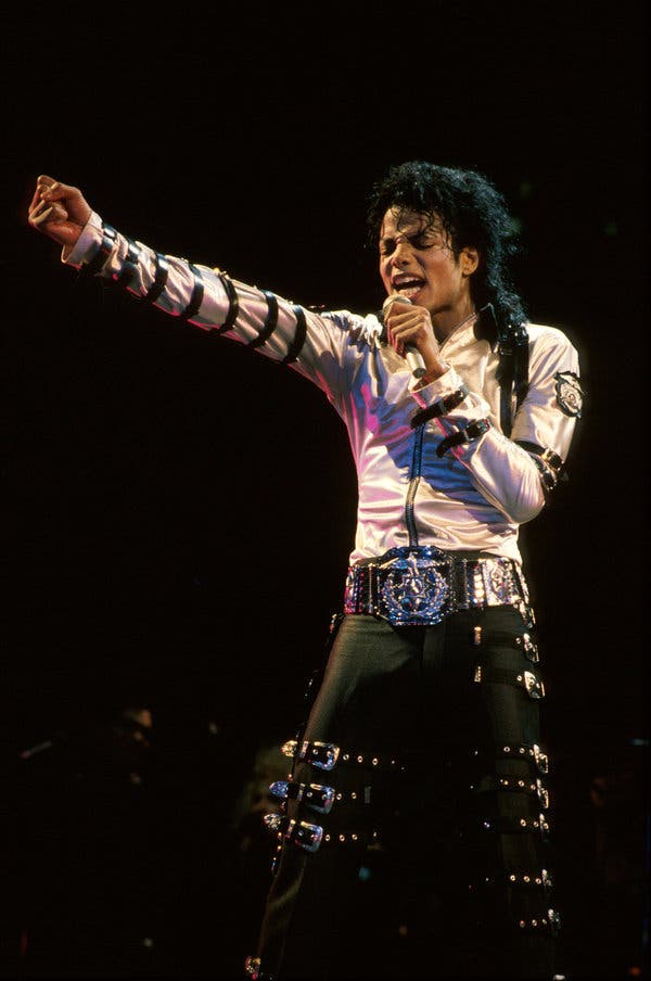 Detail Pictures Of Michael Jackson Singing Nomer 10