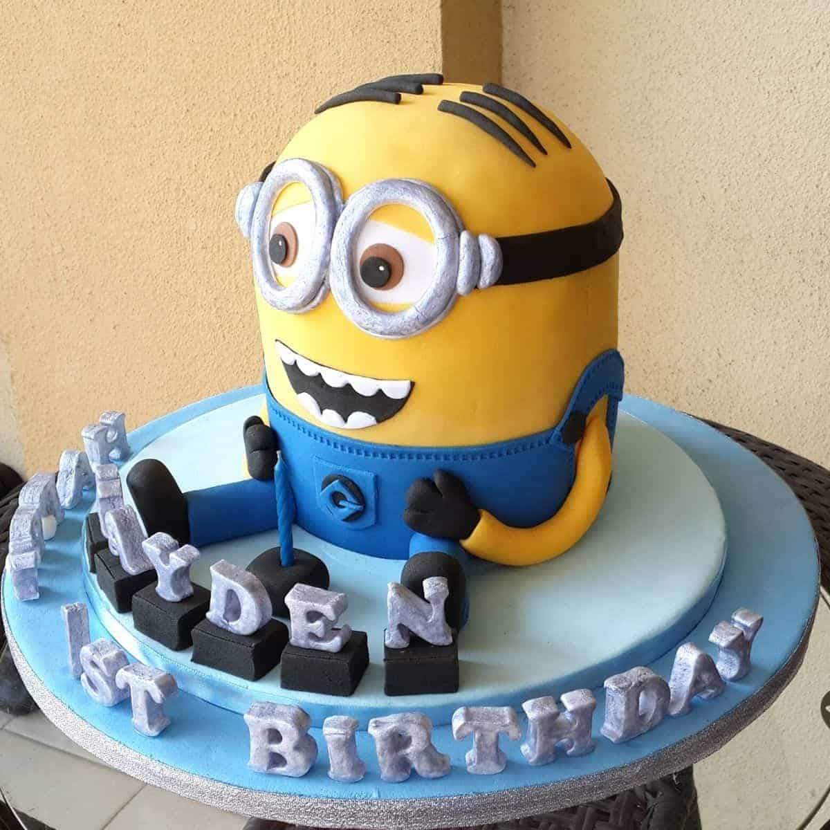 Detail Pictures Of Minions Birthday Cakes Nomer 16