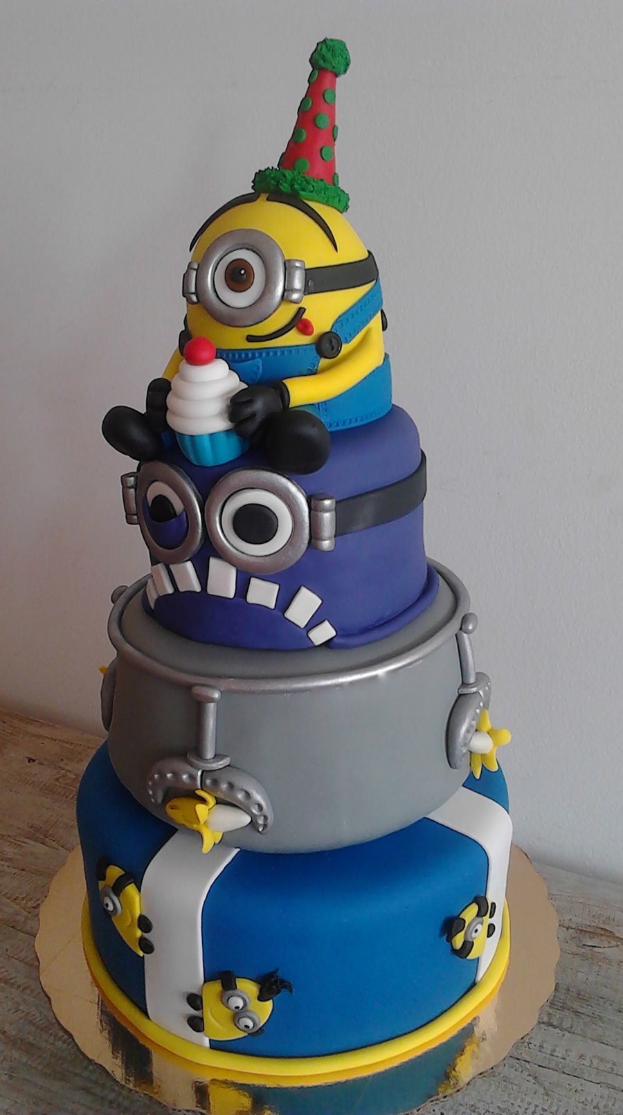 Detail Pictures Of Minions Birthday Cakes Nomer 34