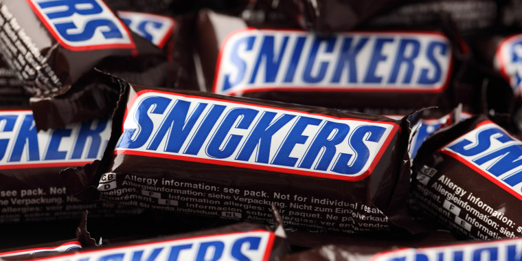 Detail Pictures Of Snickers Candy Bar Nomer 43