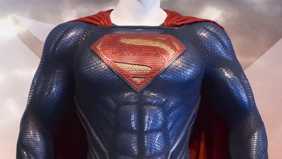 Detail Pictures Of Super Man Nomer 43