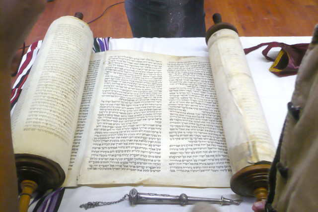 Detail Pictures Of The Torah Nomer 44