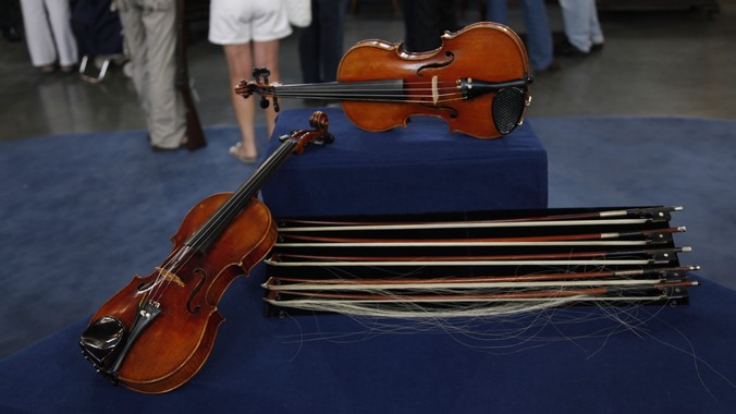 Detail Pictures Of Violins And Bows Nomer 3