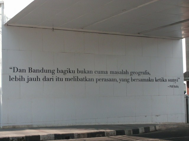 Detail Pidi Baiq Quotes Bandung Nomer 27