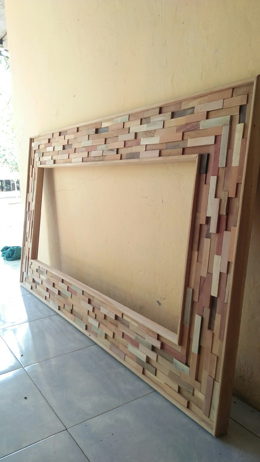 Detail Pigura Kayu Unik Nomer 14