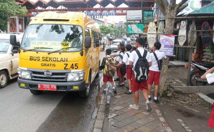 Detail Pinjam Bus Sekolah Gratis Nomer 13