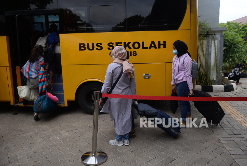 Detail Pinjam Bus Sekolah Gratis Nomer 30