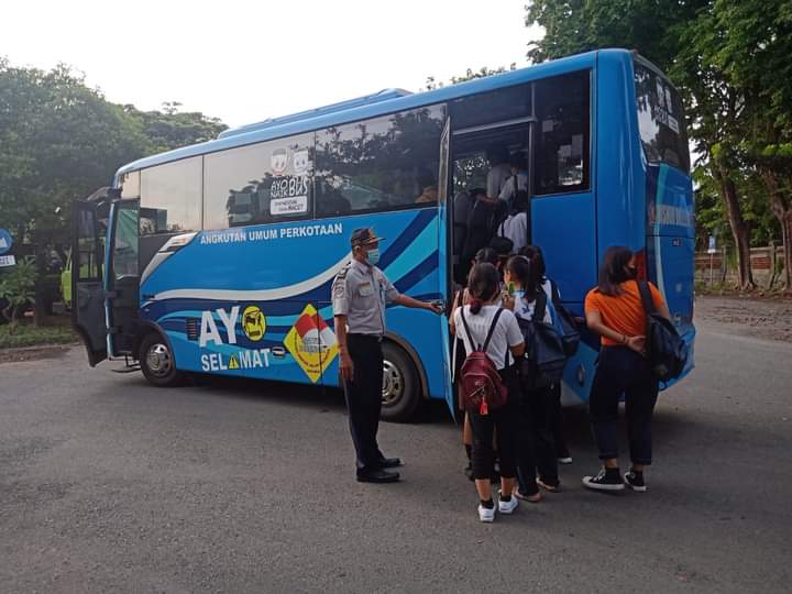 Detail Pinjam Bus Sekolah Gratis Nomer 42