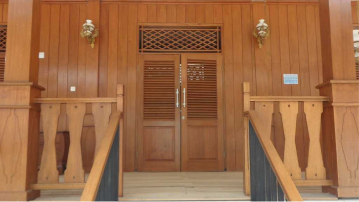 Pintu Rumah Betawi - KibrisPDR