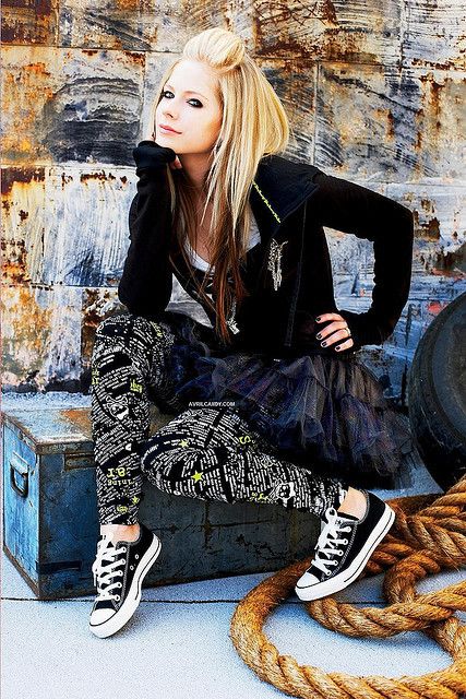 Detail Avril Lavigne Converse Nomer 17