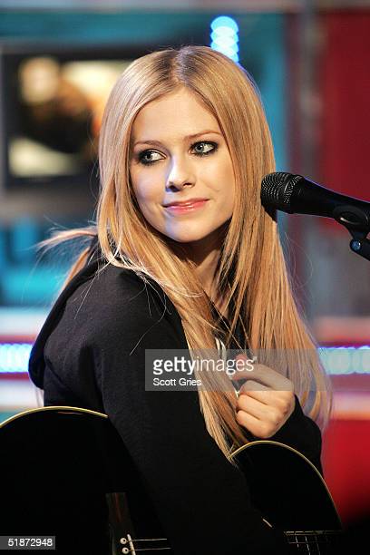 Detail Avril Lavigne Download Nomer 13
