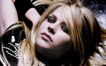 Detail Avril Lavigne Hd Nomer 16