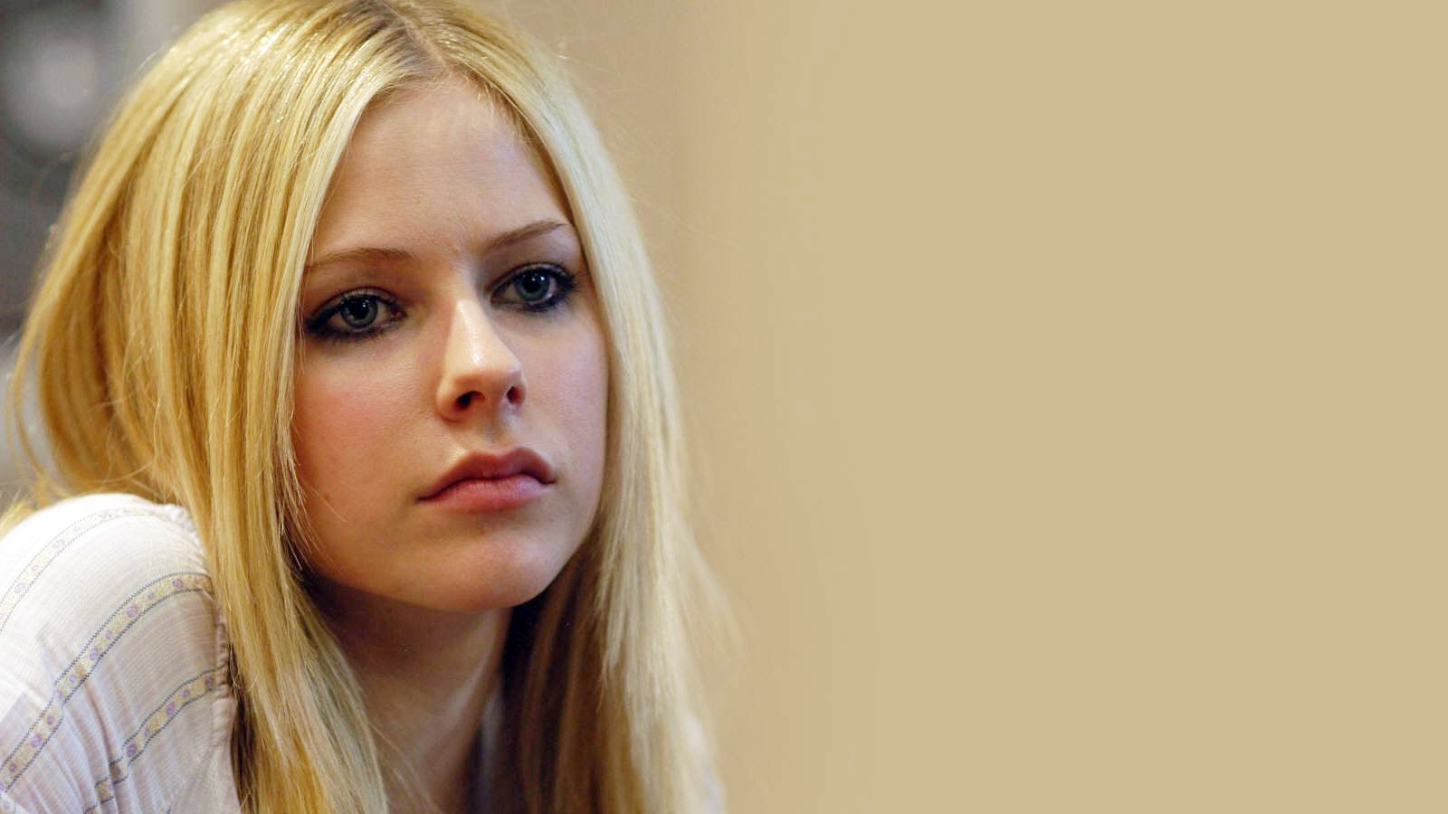 Detail Avril Lavigne Hd Nomer 26