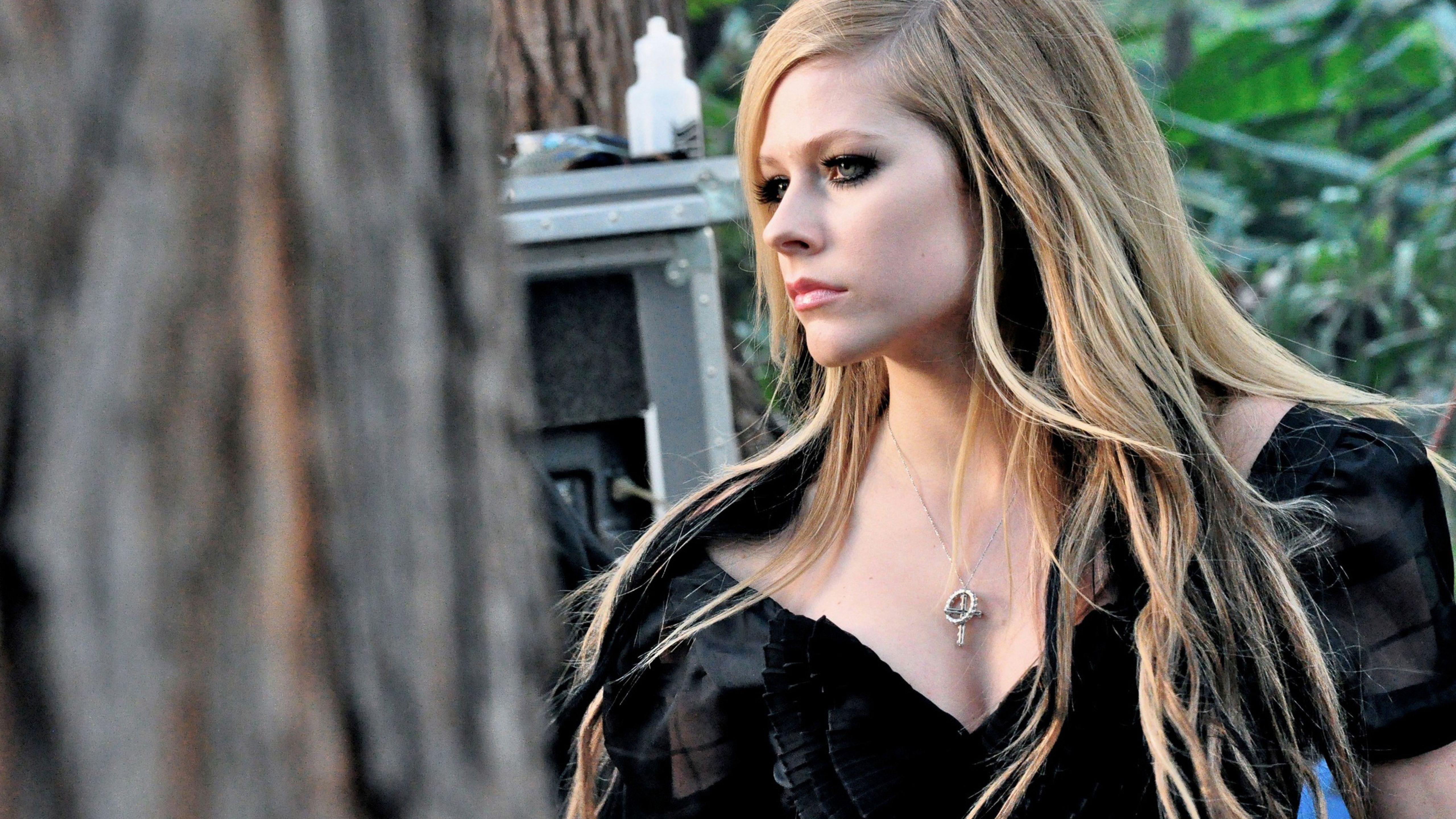 Detail Avril Lavigne Hd Nomer 8