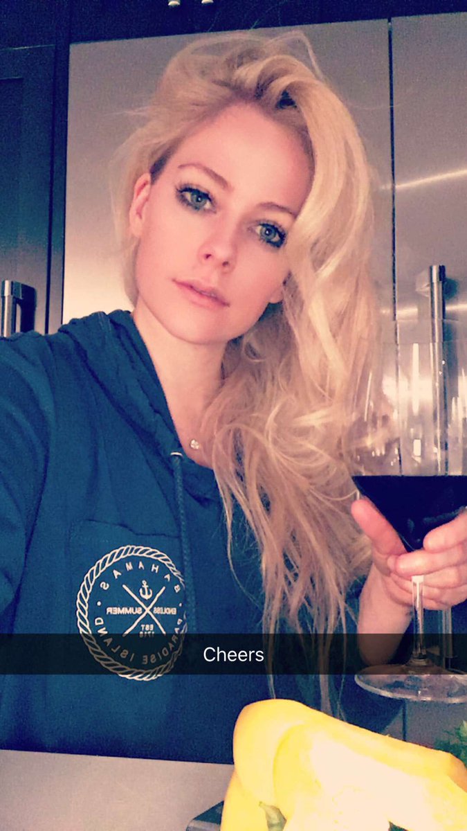 Detail Avril Lavigne Snapchat Nomer 50