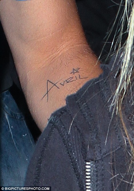 Detail Avril Lavigne Star Tattoo Nomer 40