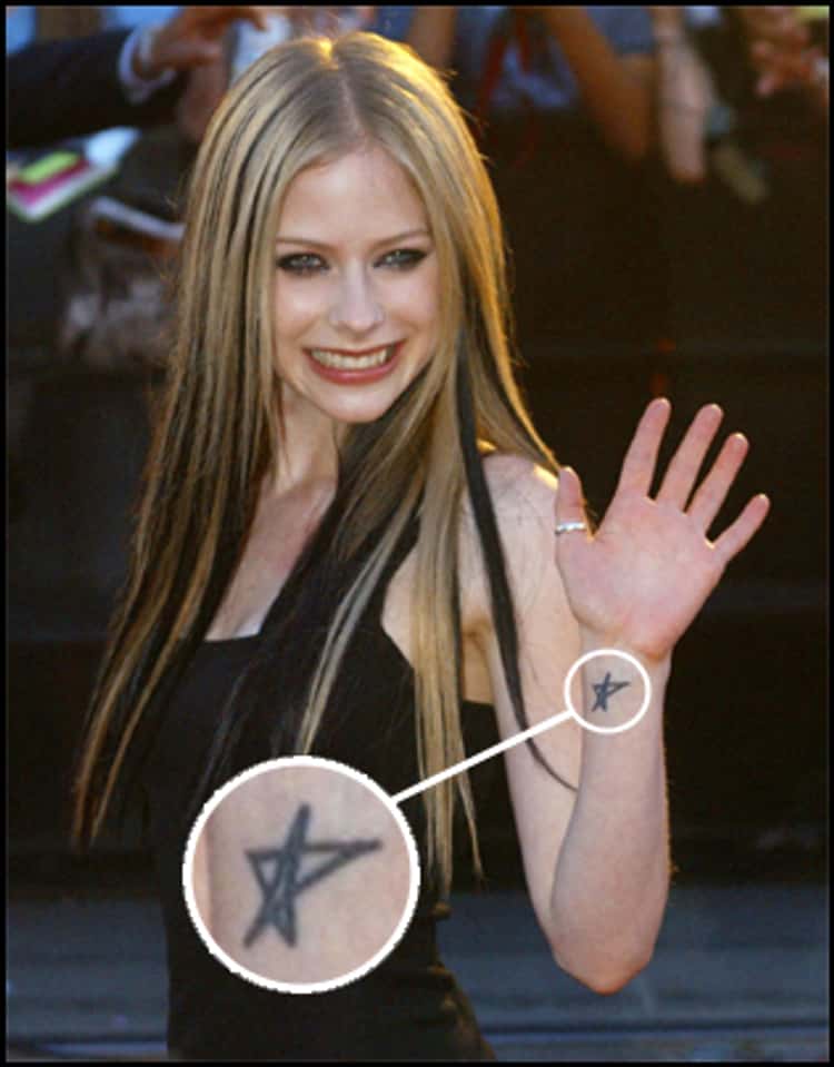 Detail Avril Lavigne Star Tattoo Nomer 7