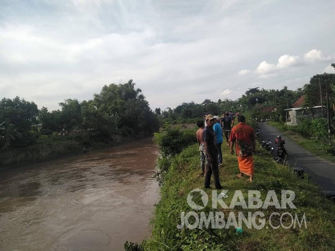 Detail Awan Jatuh Di Jombang Nomer 15