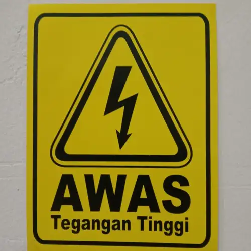 Detail Awas Listrik Tegangan Tinggi Nomer 40