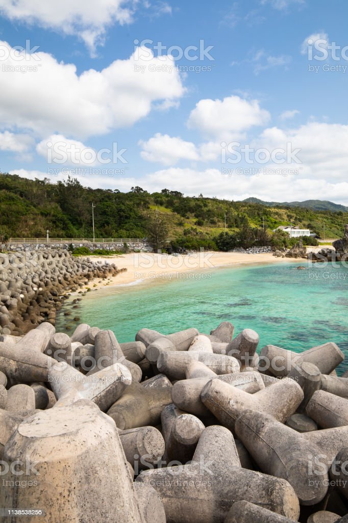 Detail Di Tepi Pantai Yang Indah Nomer 14