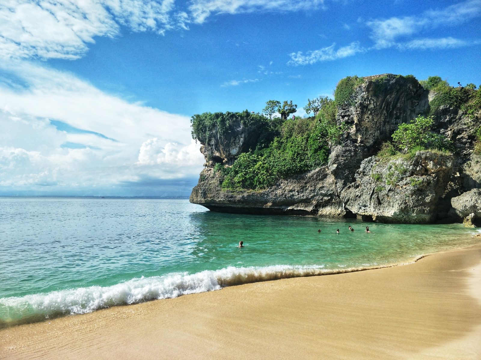 Detail Di Tepi Pantai Yang Indah Nomer 42