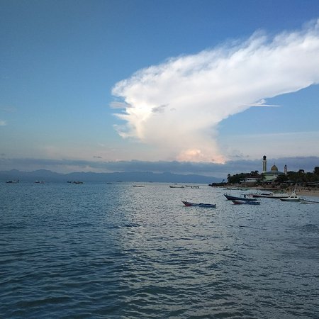 Detail Di Tepi Pantai Yang Indah Nomer 50