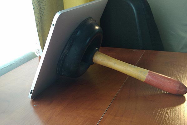 Detail Plunger Iphone Stand Nomer 23