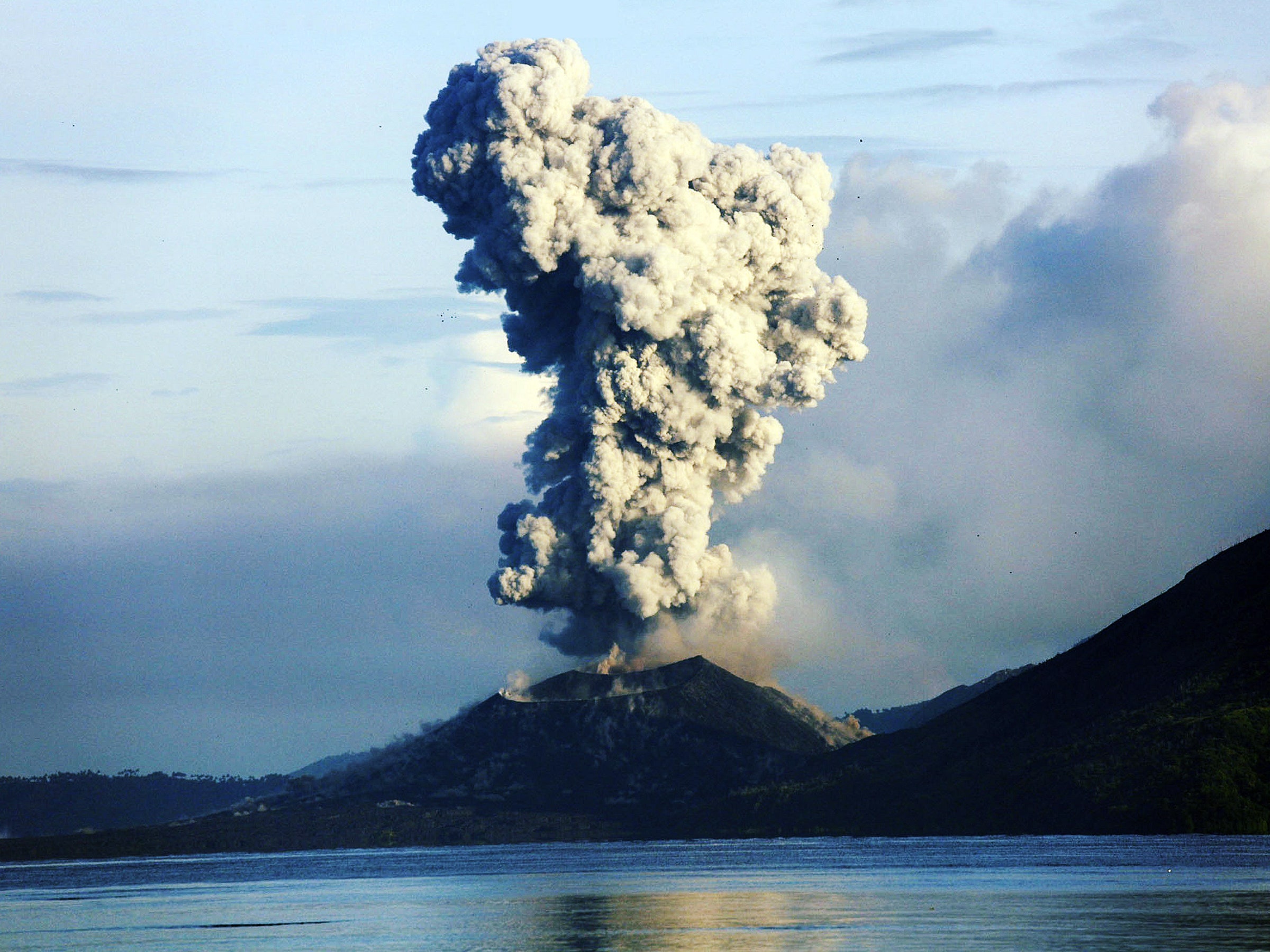 Detail Png Volcano Eruption Nomer 3