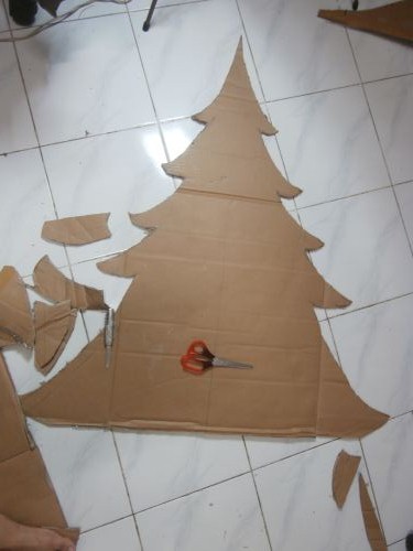 Detail Pohon Natal Dari Kardus Nomer 8
