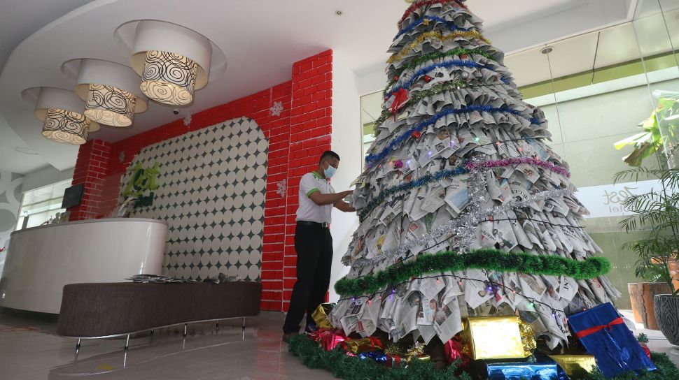 Pohon Natal Dari Kertas Koran - KibrisPDR