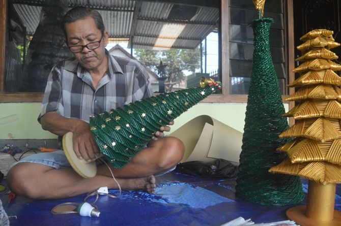 Detail Pohon Natal Dari Kertas Koran Nomer 12