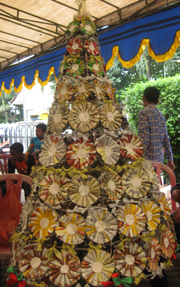 Detail Pohon Natal Dari Kertas Koran Nomer 14