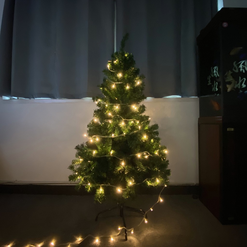 Detail Pohon Natal Lampu Nomer 4