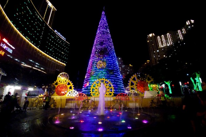 Detail Pohon Natal Lampu Nomer 47
