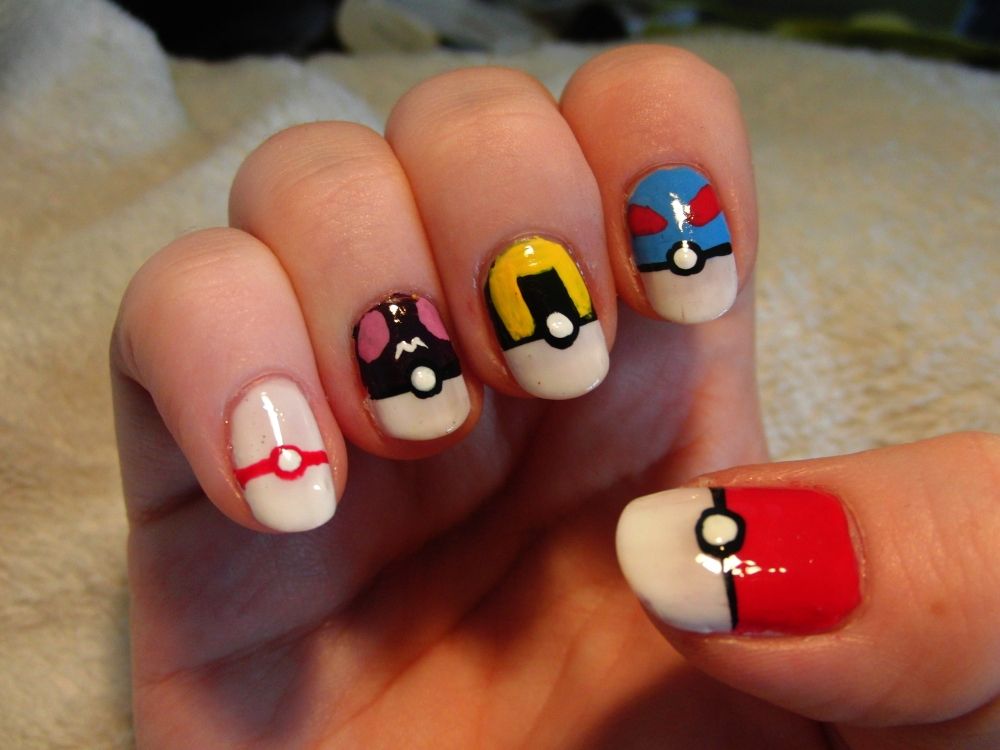 Detail Pokeball Nail Art Nomer 2