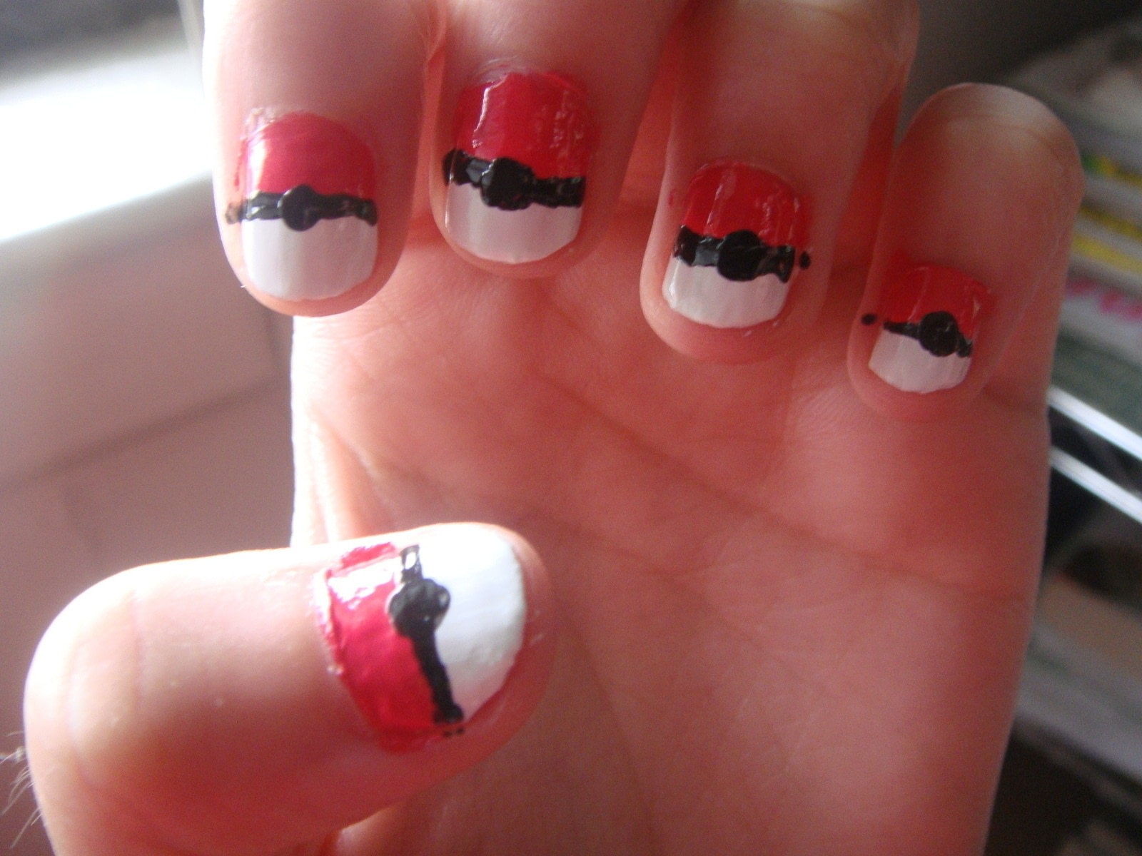 Detail Pokeball Nail Art Nomer 42