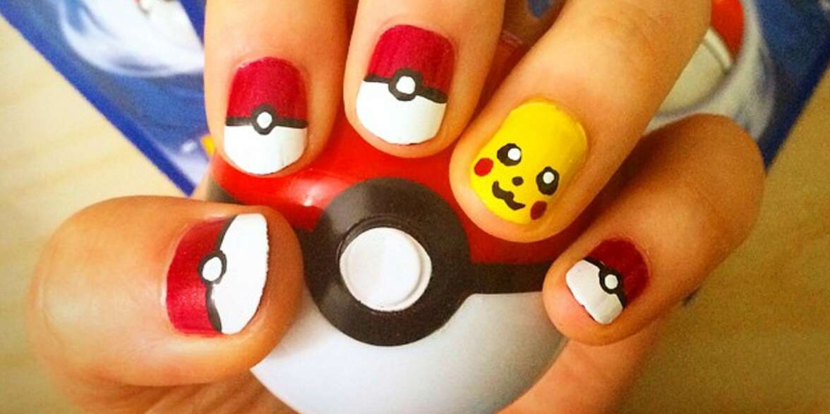 Detail Pokeball Nail Art Nomer 48