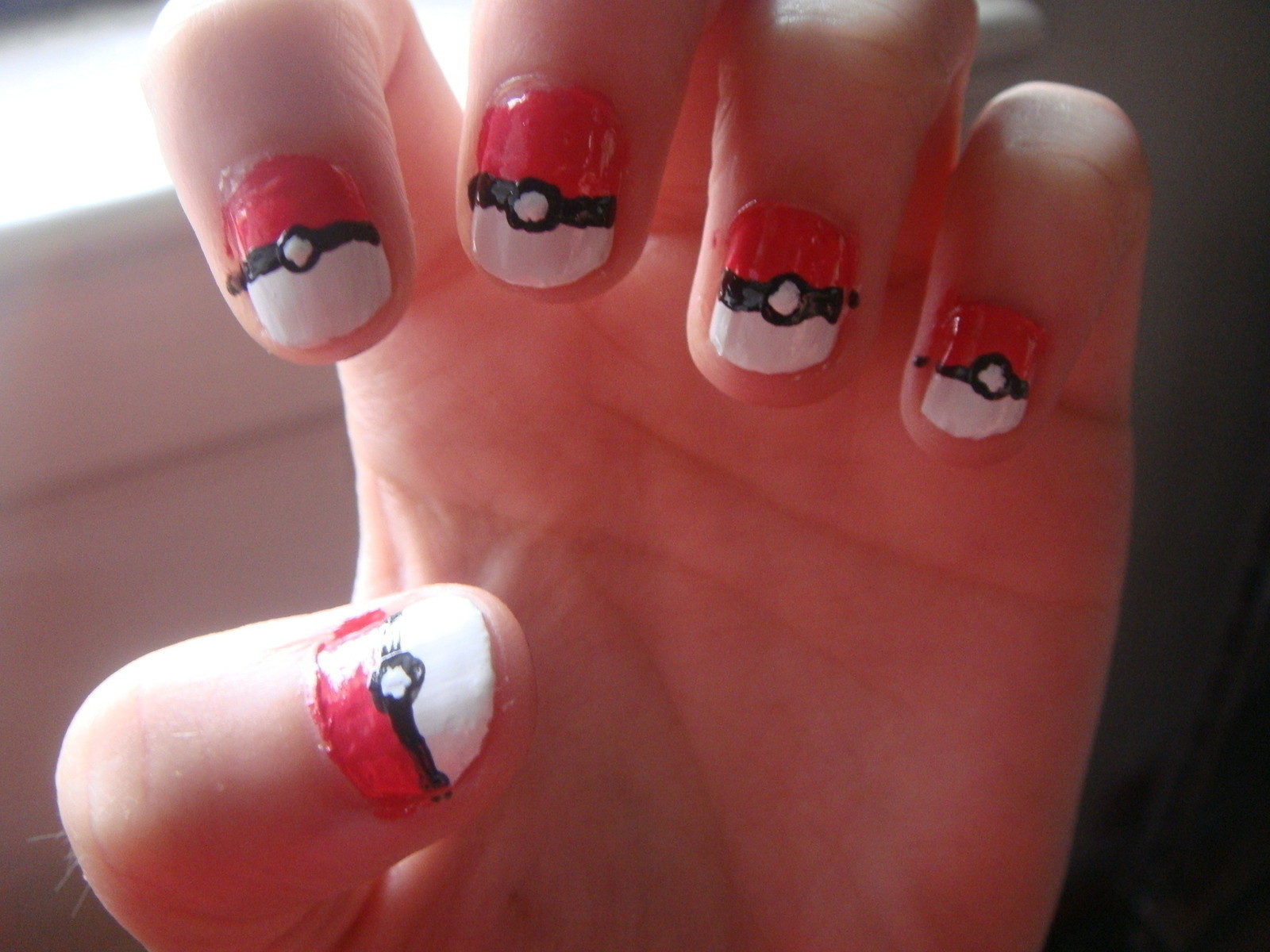 Detail Pokeball Nail Art Nomer 7